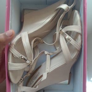 Nude wedges